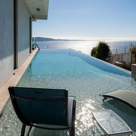 Modern With Sea & River View Pool And Gym. リスボン