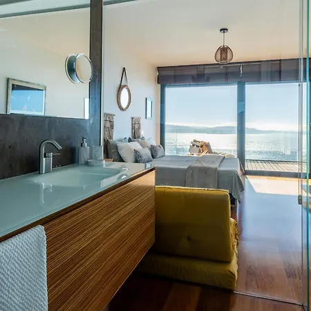 Modern With Sea & River View Pool And Gym. * リスボン