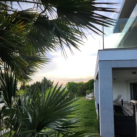 Modern With Sea & River View Pool And Gym.