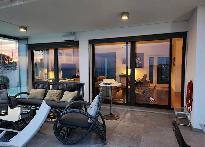 Modern With Sea & River View Pool And Gym. Vila