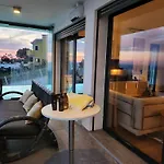 Modern With Sea & River View Pool And Gym. Villa Lisbona