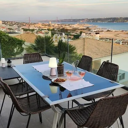 Modern With Sea & River View Pool And Gym. Villa Lisbon