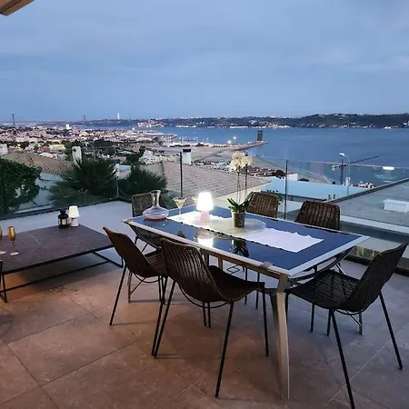 Modern With Sea & River View Pool And Gym. Villa Lisbon